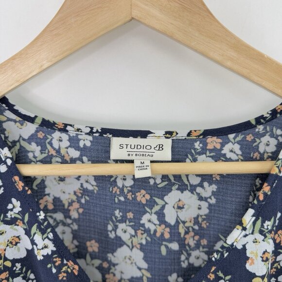 Studio B by Bobeau Women’s Relaxed Navy Blue Floral Knotted‎ Front Blouse M Boho - Picture 6 of 10